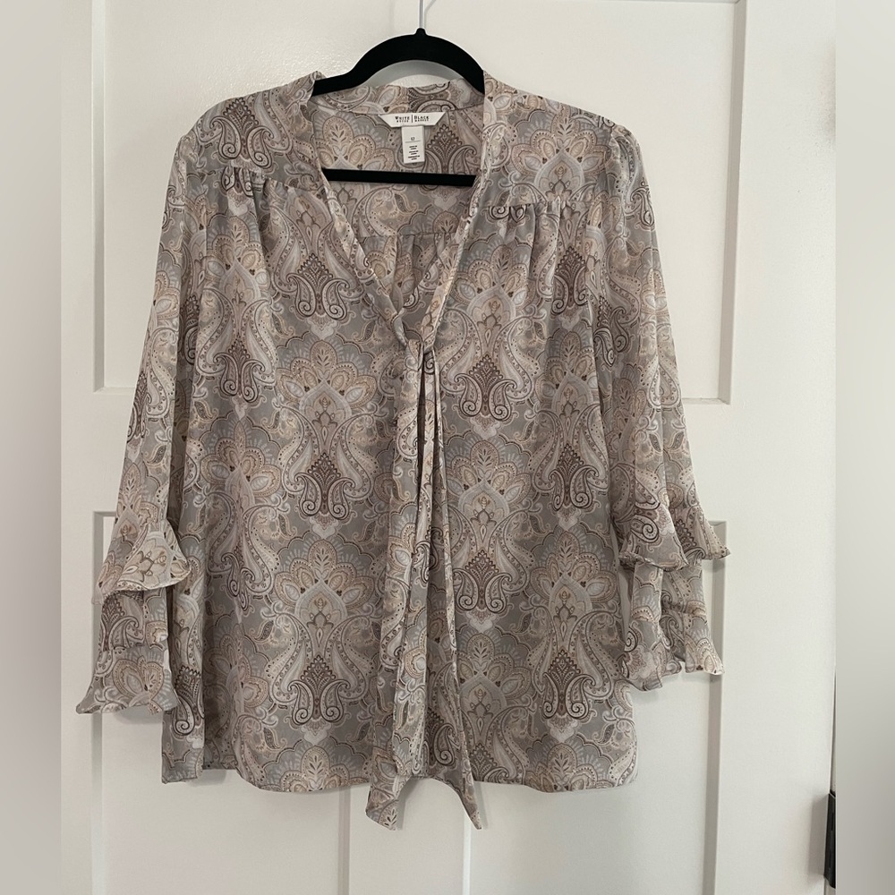 White House Black Market Beige Paisley Tie-Neck Blouse - Picture 3 of 9